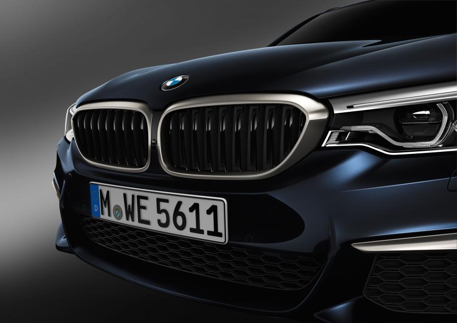 Детали экстерьера BMW M550d xDrive Touring 2017 года  (WW) (фото 12 из 12)